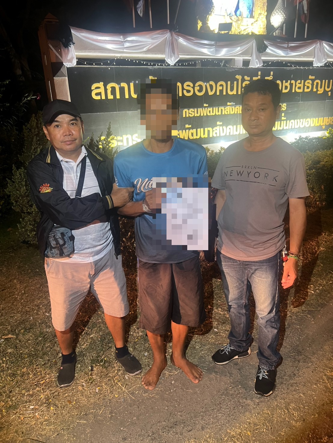 สืบ สน.จักรวรรดิ บุกปทุมธานีรวบชายวัย 48 ปี คาหน้าสถาบันคนไร้บ้าน หนีหมายจับศาลมีนบุรี คดี "เปิดบัญชีม้า" เอื้อแก๊งคอลเซ็นเตอร์