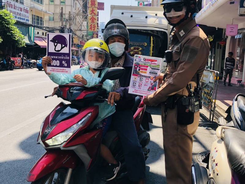 สน.จักรวรรดิ รณรงค์ขับขี่ปลอดภัย เน้นย้ำความปลอดภัยทางม้าลายและวินัยจราจร