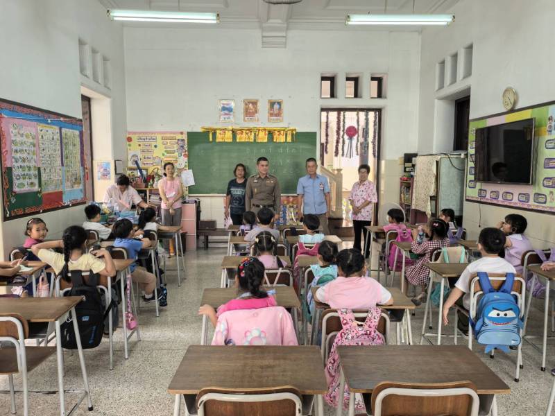 ผกก.สน.จักรวรรดิ นำทีมตำรวจชุมชนสัมพันธ์ ตรวจเยี่ยมประชาชน ชุมชนอิศรานุภาพ พร้อมสถานศึกษาและศาสนสถาน