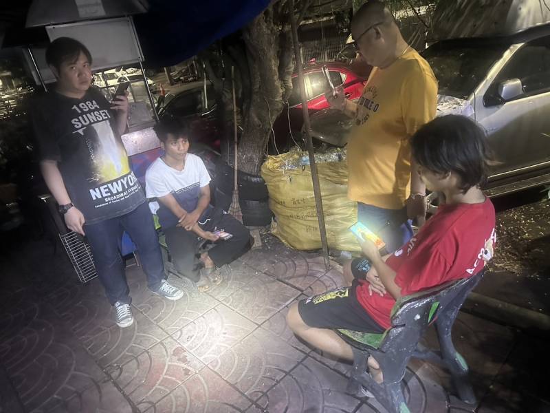 รวบหนุ่มศรีสะเกษ อีกราย เล่นสล็อตออนไลน์คาถนนทรงวาด