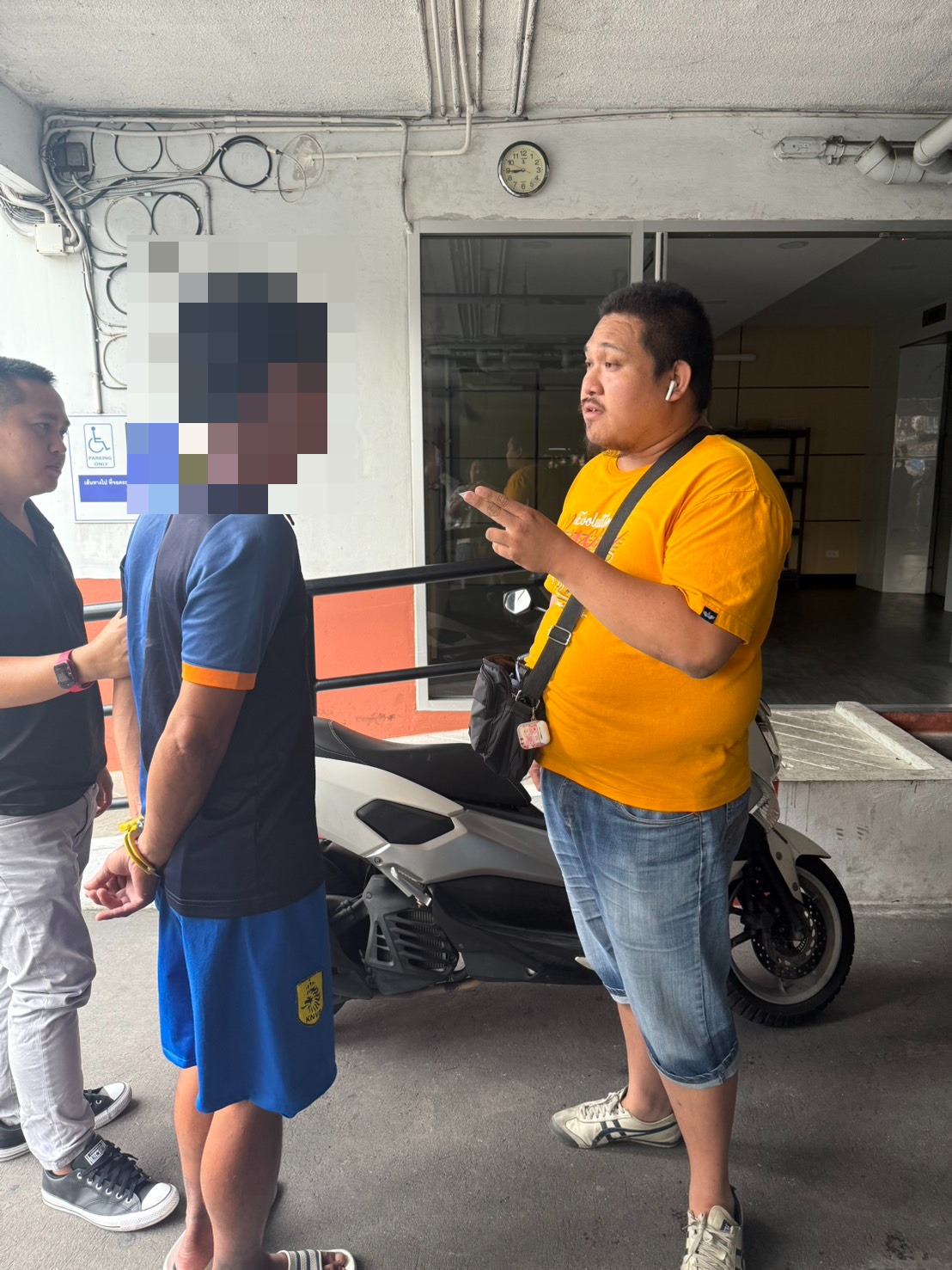 สืบจักรวรรดิรวบ "น้อย คลองมหานาค" เอเย่นต์ยาไอซ์ ซิ่ง จยย. พาสายลับหนีตำรวจก่อนจนมุมย่านราชวงศ์