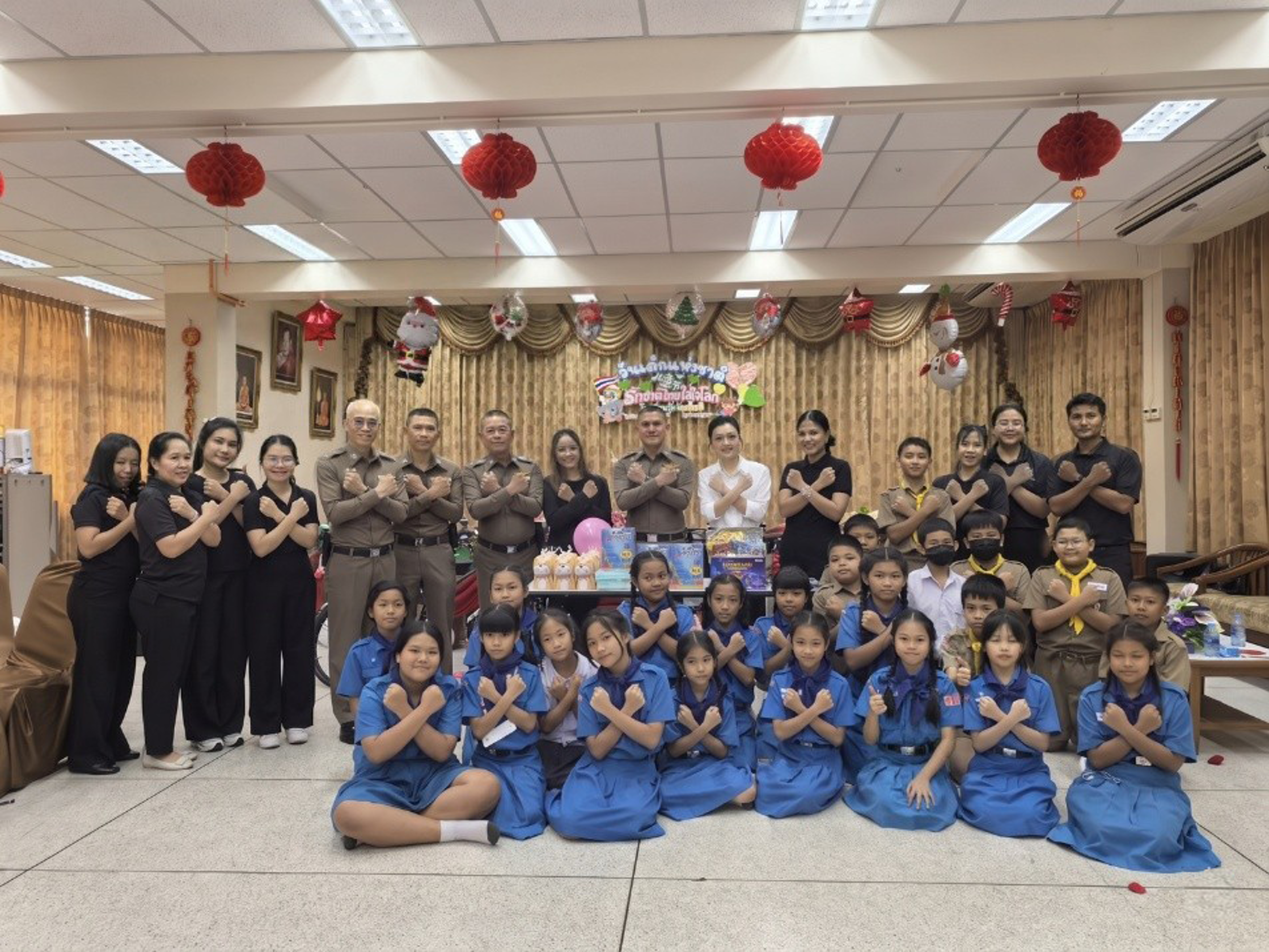 จักรวรรดิผนึกกำลัง กต.ตร.-โรงเรียน-ชุมชน! ผกก. นำทีมลงพื้นที่โรงเรียนวัดจักรวรรดิ ลุยรณรงค์ต้านทุจริต-ไม่รับสินบน ปลูกฝังค่านิยมความซื่อสัตย์ให้เยาวชน
