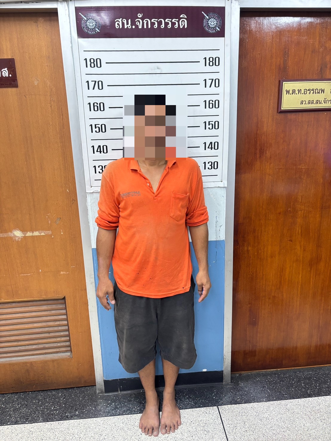 ปฏิบัติการปิดล้อมตรวจค้นริมคลองโอ่งอ่าง รวบชายท่าทางมีพิรุธ รับสารภาพเสพยาไอซ์