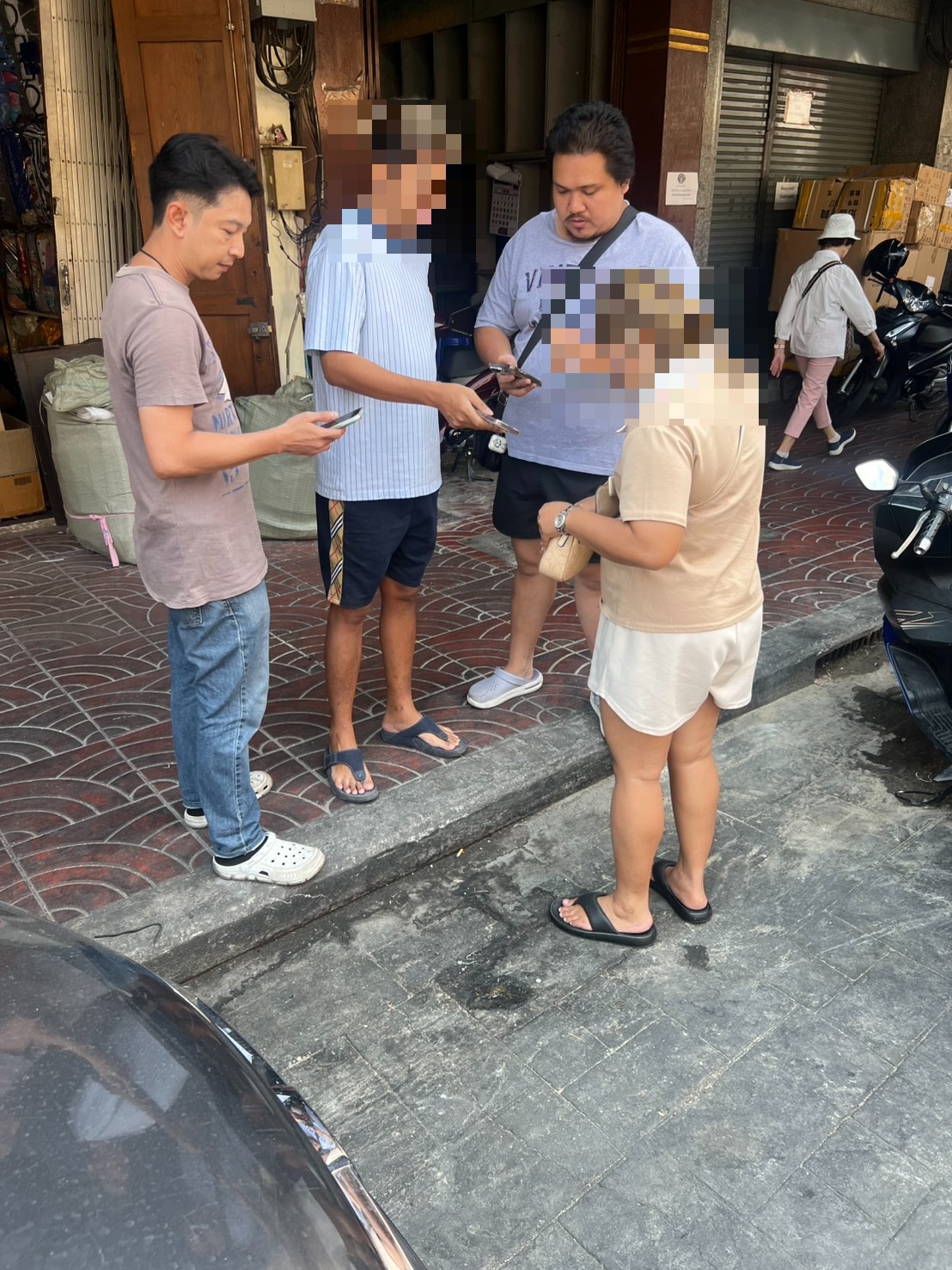 สืบ สน.จักรวรรดิ รวบคาตลาดสำเพ็ง! จับหนุ่มฉะเชิงเทราเครือข่ายภัยไซเบอร์ จัดหา "บัญชีม้า-ซิมผี" เอื้อแก๊งคอลเซ็นเตอร์หลอกประชาชน
