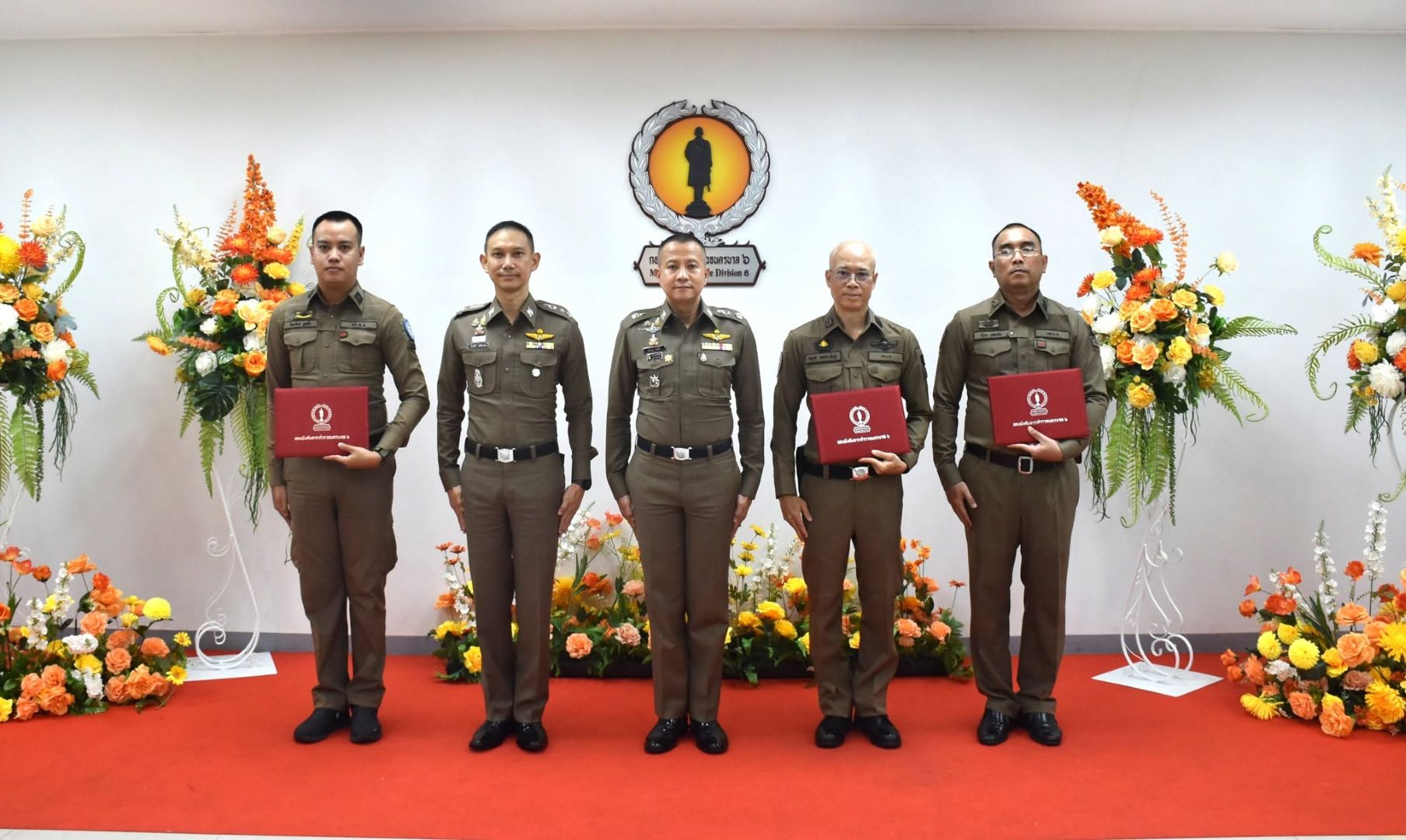 "ผู้การ 6" มอบรางวัลตำรวจยุคดิจิทัล เชิดชู 3 สายตรวจ สน.จักรวรรดิ ครีเอเตอร์สื่อ ปชส. ดีเด่น สร้างศรัทธา-เข้าถึงประชาชน