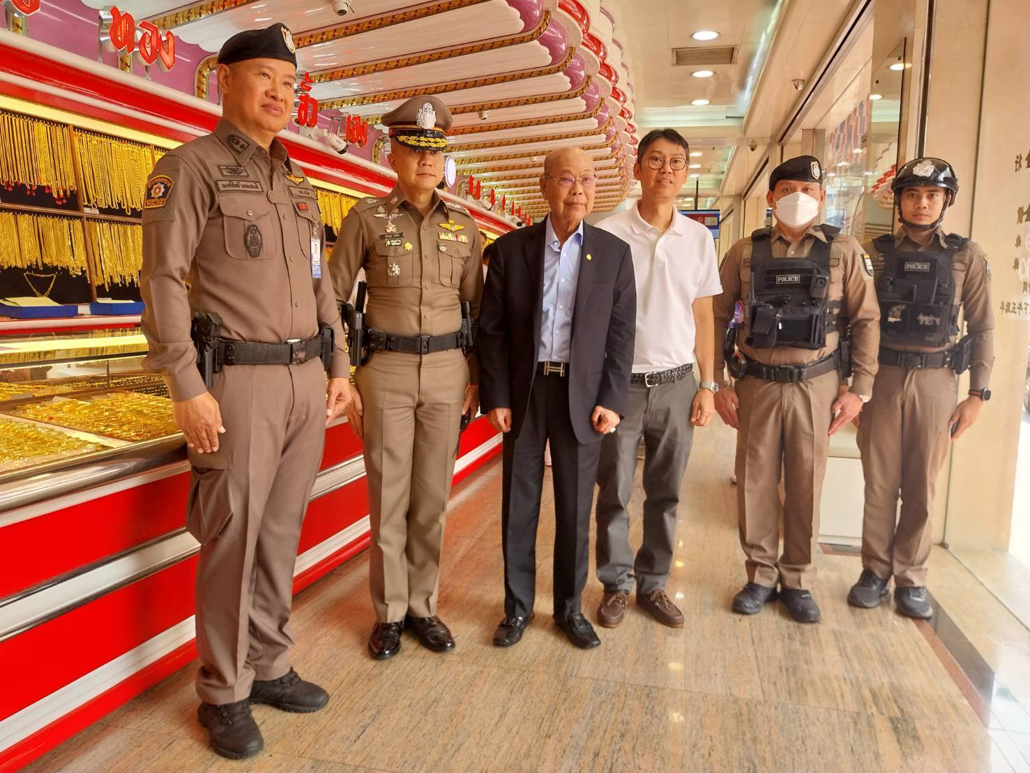 "ผู้การ 6" นำทีม SWAT ลุยเยาวราช! ตรวจเข้มร้านทอง "จินฮั่วเฮง" งัด 7 มาตรการเหล็กป้องเหตุร้าย-สร้างความเชื่อมั่นนักท่องเที่ยว