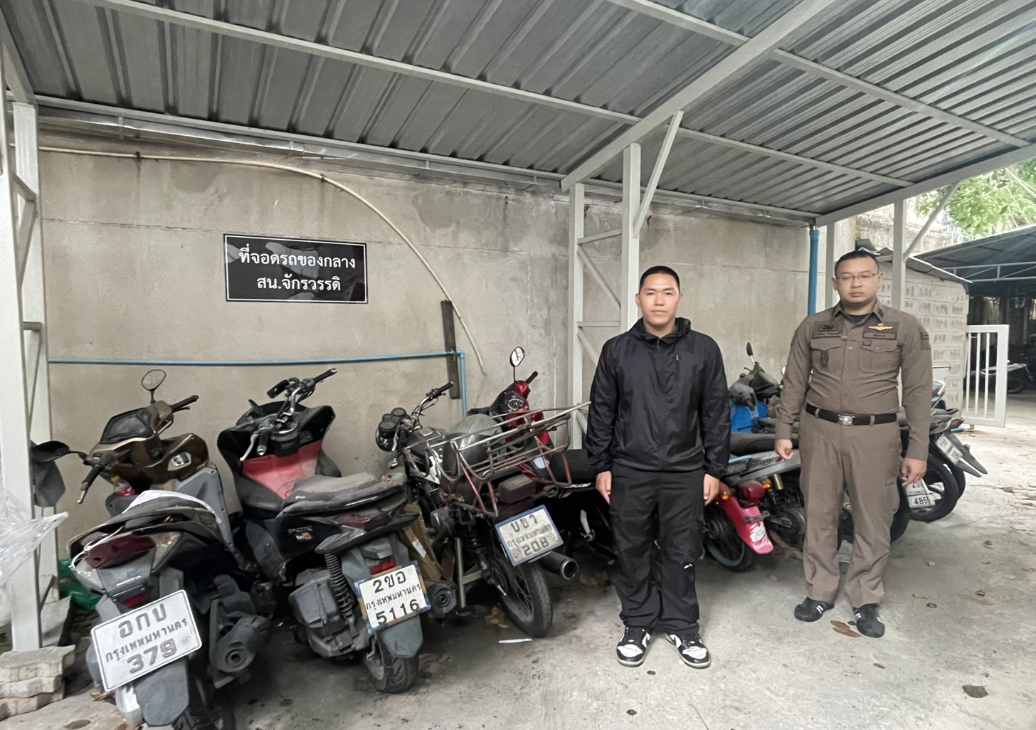 คุมเข้มความโปร่งใส! พ.ต.ท.ศาศวัตร หน.งานคดี นำทีมตรวจเข้มรถของกลางและสถานที่จัดเก็บ จัดระเบียบรัดกุมตามระเบียบ ตร.