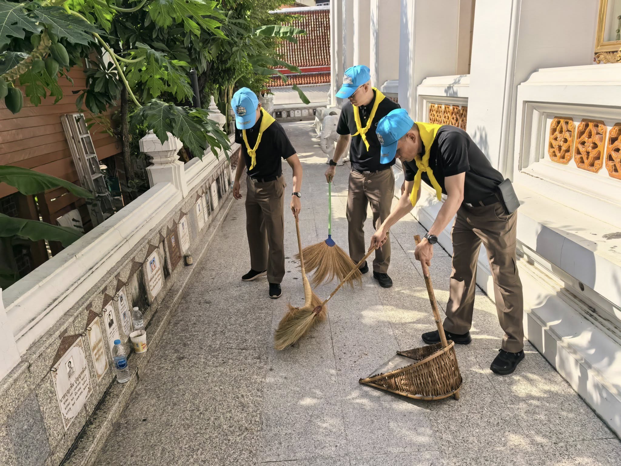 ผนึกกำลัง ทหาร-เขตสัมพันธวงศ์ จัด "จิตอาสาพัฒนา" วัดบพิตรพิมุข น้อมรำลึก "รัชกาลที่ 6 - เจ้าฟ้าเพชรรัตนฯ"