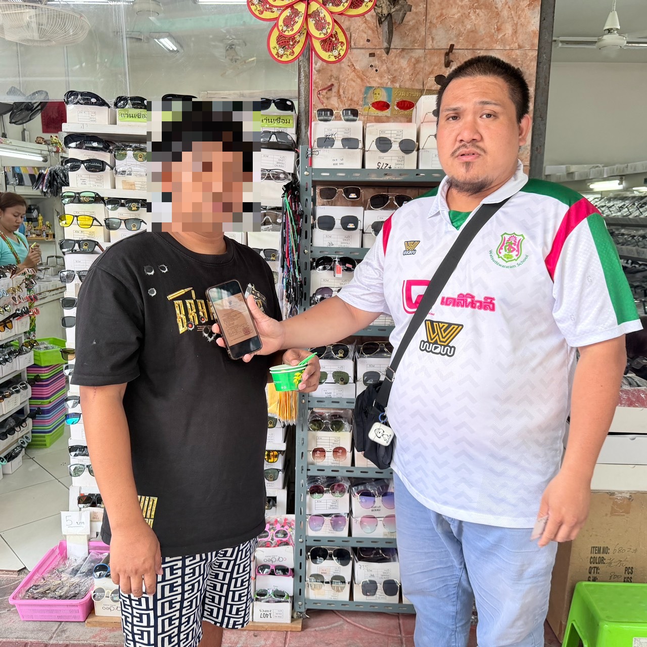 หนีคดีข้ามปีจนมุมที่สำเพ็ง! สืบ สน.จักรวรรดิ จับมือ สภ.บางปะอิน รวบชายวัย 36 ปี หนีหมายจับศาลอยุธยา คดีขับรถประมาทชนเจ็บสาหัส