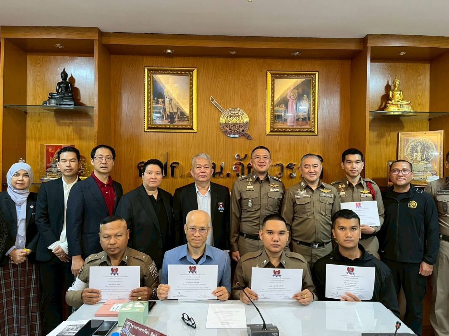 กต.ตร.สน.จักรวรรดิ ประชุมขับเคลื่อนงานเชิงรุก มอบรางวัลตำรวจดีเด่น 5 สายงาน พร้อมเตรียมจัดงานใหญ่ครบรอบ 136 ปี