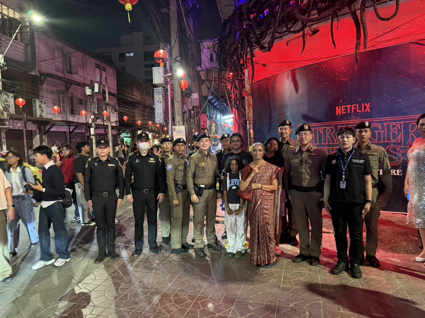 สน.จักรวรรดิ ผนึก ตำรวจท่องเที่ยว ลุย "ทรงวาด" คุมเข้มความปลอดภัยรับคริสต์มาส-ปีใหม่ เตือนนักท่องเที่ยวระวังทรัพย์สิน