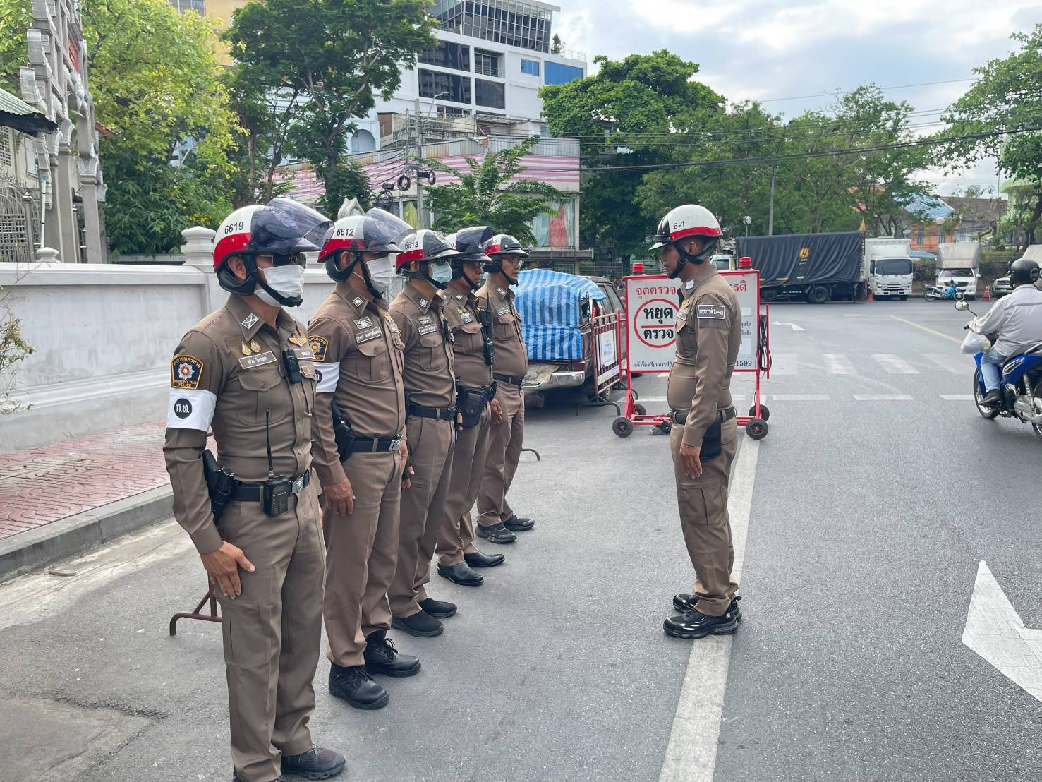 สน.จักรวรรดิ ลุยตรวจเข้มวินัยจราจร จับจริง "ไม่พกใบขับขี่-ไม่คาดเข็มขัด" รวบ 8 รายรวด มุ่งลดอุบัติเหตุทางถนนย่านเมืองเก่า