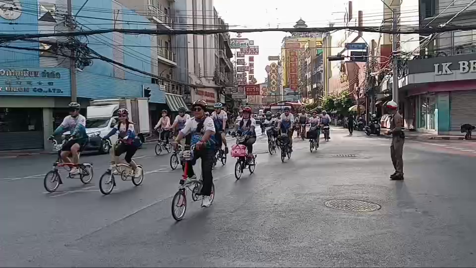 ลุยภารกิจพิเศษ! ระดมกำลังจราจรคุมเข้มความปลอดภัย-อำนวยความสะดวกขบวนปั่นจักรยาน "Smile & Ride Brompton in Bangkok" ผ่านย่านเมืองเก่าราบรื่น