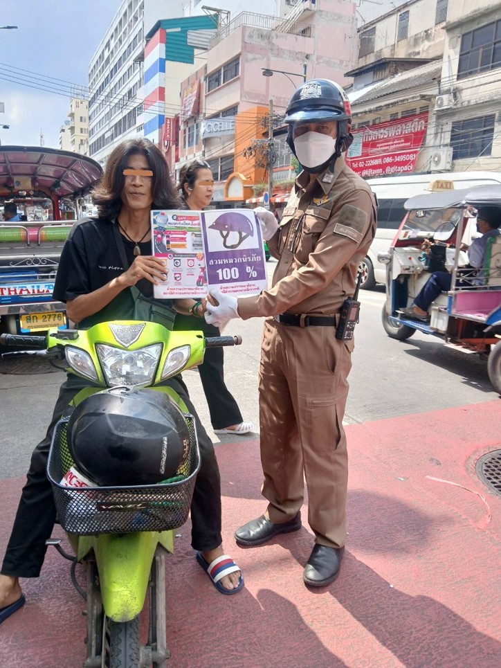 จราจรจักรวรรดิห่วงใยทุกชีวิต! ร.ต.ท.สิทธิเดช ลุยพื้นที่รณรงค์สวมหมวกนิรภัย 100% กระตุ้นจิตสำนึกขับขี่ปลอดภัย-ลดอุบัติเหตุบนท้องถนน