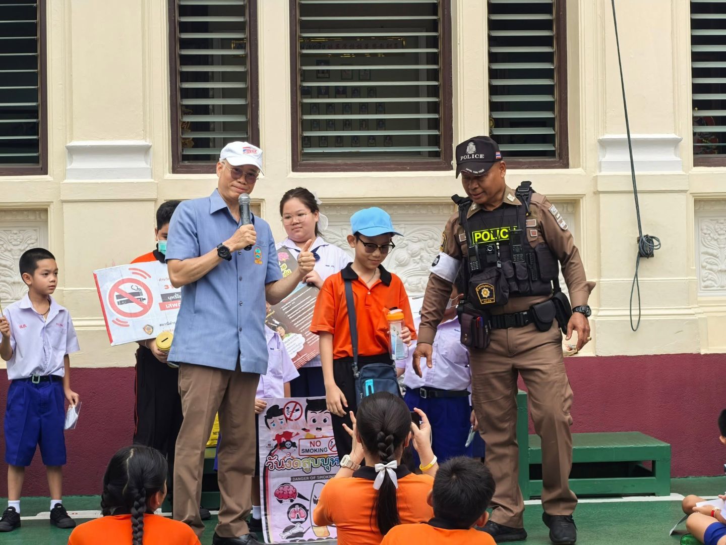 ครูแดร์ สน.จักรวรรดิ ลุย "โรงเรียนเผยอิง" จัดกิจกรรมวันงดสูบบุหรี่โลก ติวเข้มภัยบุหรี่ไฟฟ้า-รณรงค์ขับขี่ปลอดภัย