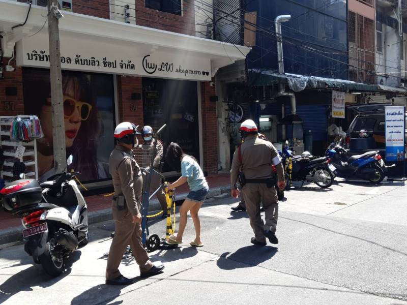 จราจร ตรวจสอบเรื่องนร้องเรียน การตั้งวางสิ่งของ กีดขวางการจราจรฯ