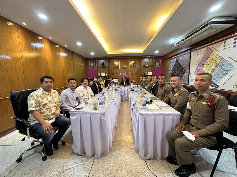 พ.ต.อ.นิธิ ชาญประสิทธิ์ผล ผกก.สน.จักรวรรดิ พร้อมรอง ผกก.ทุกท่าน ร่วมประชุม เพื่อตรวจสอบและติดตามการปฏิบัติงานของตำรวจ และร่วมกันรณรงค์ ประชาสัมพันธ์เกี่ยวกับกลโกงของมิจฉาชีพ เพื่อให้ประชาชนรู้เท่าทันและไม่ตกเป็นเหยื่อ