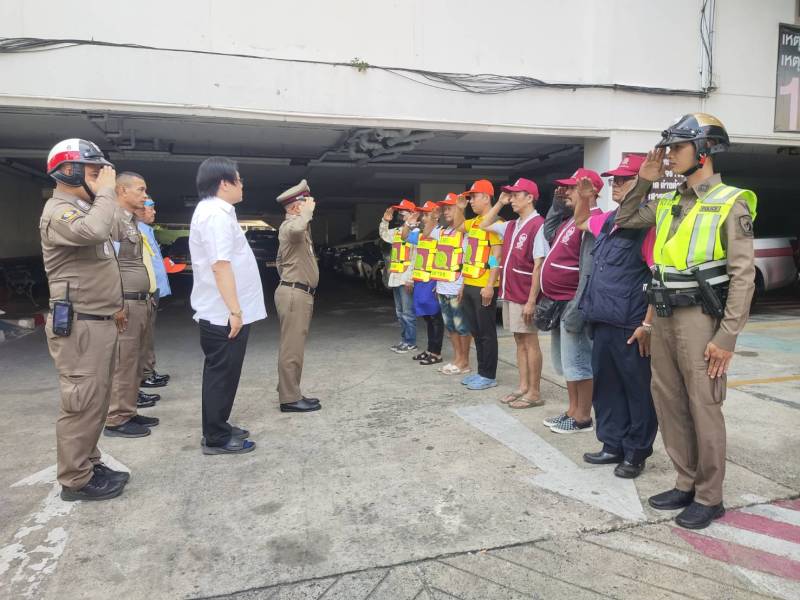 "ใจมันได้" กับกิจกรรมจิตอาสาจราจร สน.จักรวรรดิ