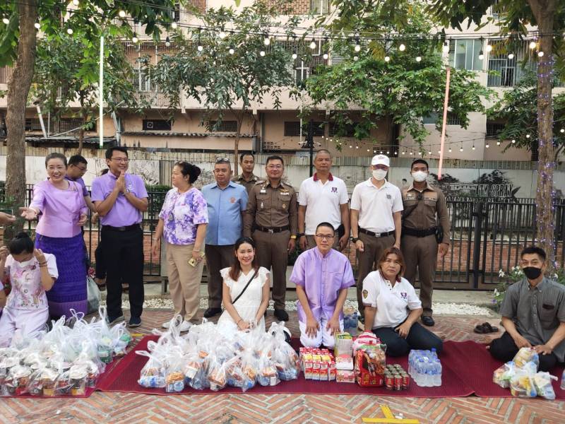 สน.จักรวรรดิ ร่วมพิธีทำบุญตักบาตรถวายเป็นพระราชกุศลแด่สมเด็จพระกนิษฐาศิระเจ้ากรมสมเด็จพระเทพรัตนราชสุดาฯ สยามบรมราชกุมารี