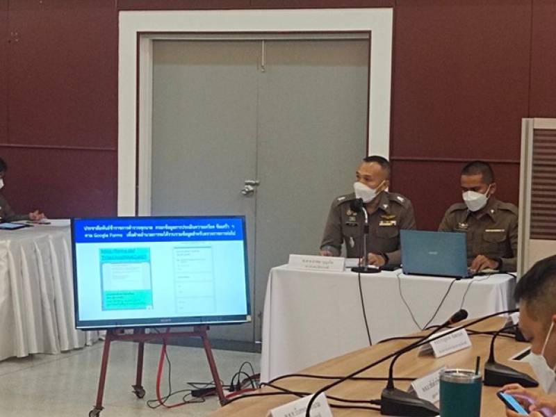 พ.ต.ต.อาคม บุญเกิด สว.ธร.สน.จักรวรรดิ อบรมให้ความรู้เกี่ยวกับการใช้บัตรเติมน้ำมันรถราชการ (Fleet Card)