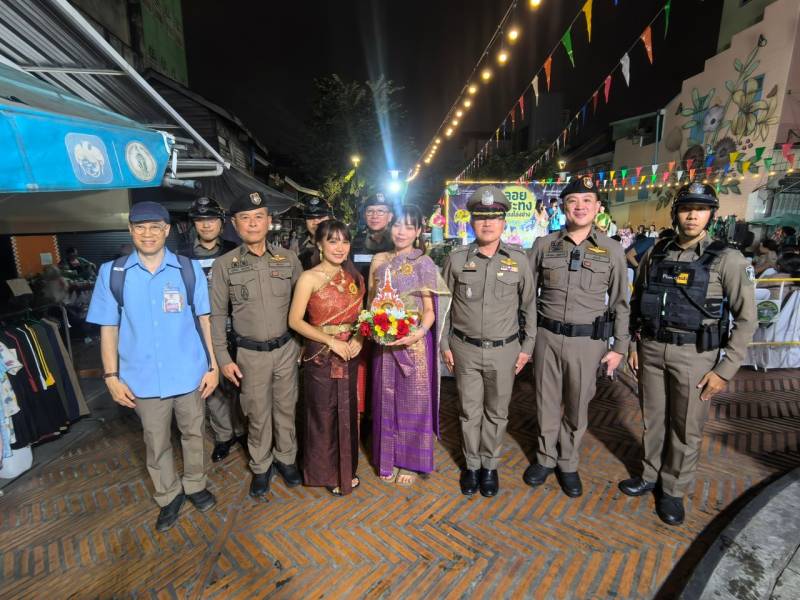 ลอยกระทงวิถีไทย ตำรวจชุมชนสัมพันธ์ สน.จักรวรรดิ/บก.น.6