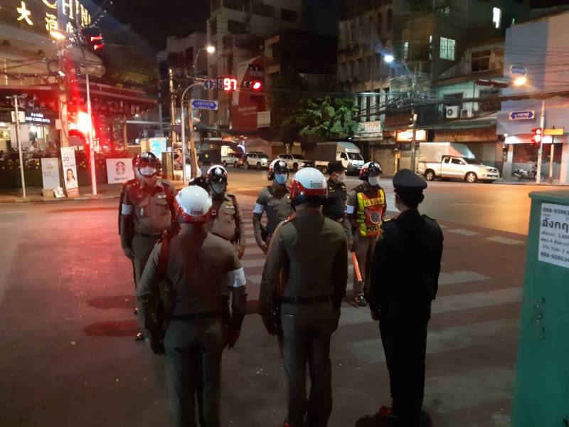สน.จักรวรรดิ ว.4 ร่วมกับ เจ้าหน้าที่เทศกิจ เขตสัมพันธวงศ์ จัดระเบียบผู้ค้าตลาดสำเพ็ง