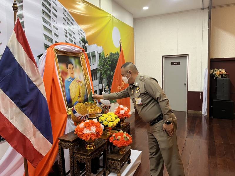 พ.ต.อ.วุฒิชัย ไทยวัฒน์ รอง ผบก.น.6 พร้อมข้าราชการตำรวจ สน.จักรวรรดิ จำนวน 40 นาย ร่วมสวดมนต์ถวายพระพรชัยมงคล แด่สมเด็จพระเจ้าลูกเธอ เจ้าฟ้าพัชรกิติยาภา นเรนทิราเทพยวดี กรมหลวงราช สาริณีสิริพัชร มหาวัชรราชธิดา