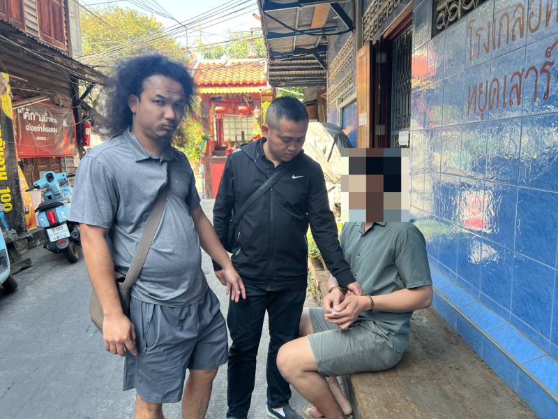 รวบหนุ่มสัญชาติลาวคากลางซอยภิรมย์ พบยาไอซ์ซุกกระเป๋ากางเกง แถมไร้หนังสือเดินทางเข้าเมือง
