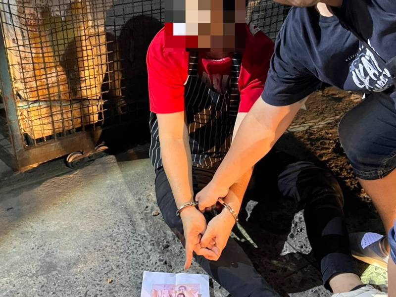 รวบ "หมู คลองหลวง" เอเย่นต์ไอซ์คาลานจอดรถเยาวราช หลังวางแผนล่อซื้อผ่านแอปฯ ไลน์ พบหลักฐานมัดตัวแน่น