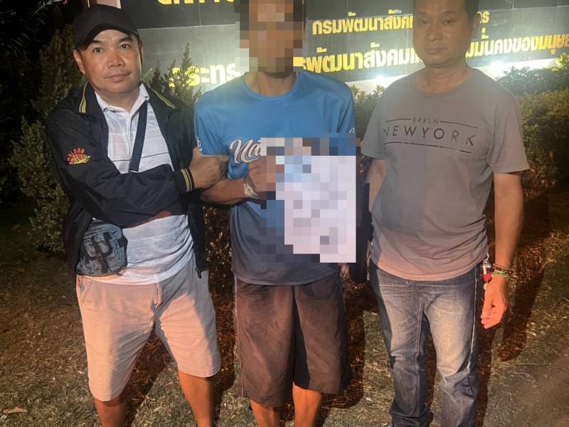 สืบ สน.จักรวรรดิ บุกปทุมธานีรวบชายวัย 48 ปี คาหน้าสถาบันคนไร้บ้าน หนีหมายจับศาลมีนบุรี คดี "เปิดบัญชีม้า" เอื้อแก๊งคอลเซ็นเตอร์