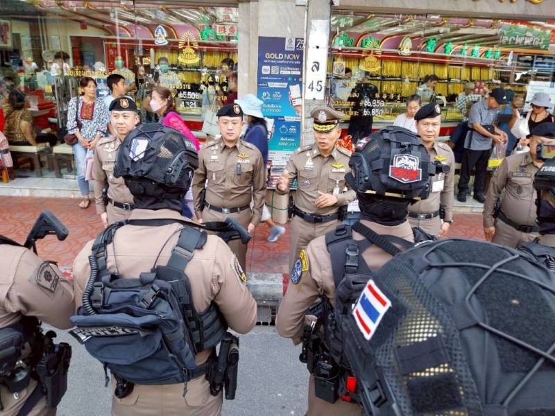 รอง ผบช.น. ตรวจเยี่ยมเยาวราช กำชับ สน.จักรวรรดิ-พลับพลาไชย 2 ใช้ชุด SWAT เพิ่มความเข้ม ป้องกันเหตุร้านทอง