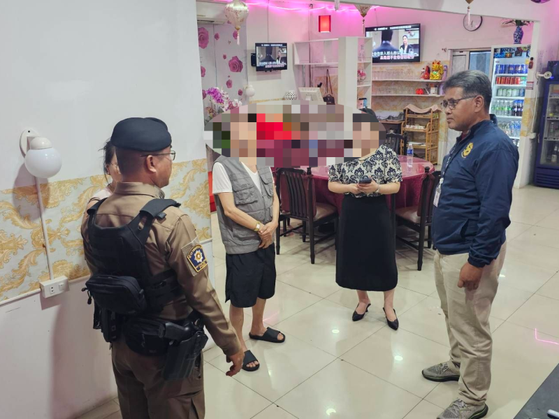 รวบอีกราย! สาวจีนวัย 61 ทำงานในร้านอาหารดังย่านเยาวราชโดยไม่ได้รับอนุญาต