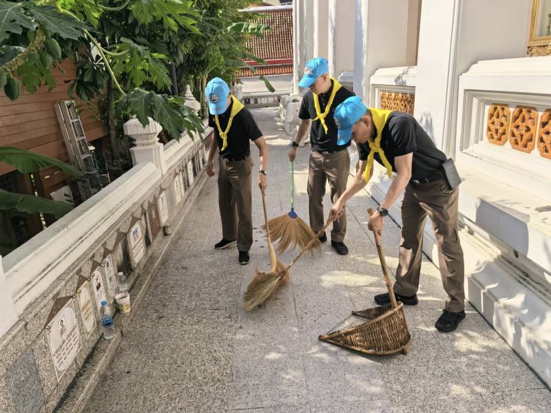 ผนึกกำลัง ทหาร-เขตสัมพันธวงศ์ จัด "จิตอาสาพัฒนา" วัดบพิตรพิมุข น้อมรำลึก "รัชกาลที่ 6 - เจ้าฟ้าเพชรรัตนฯ"