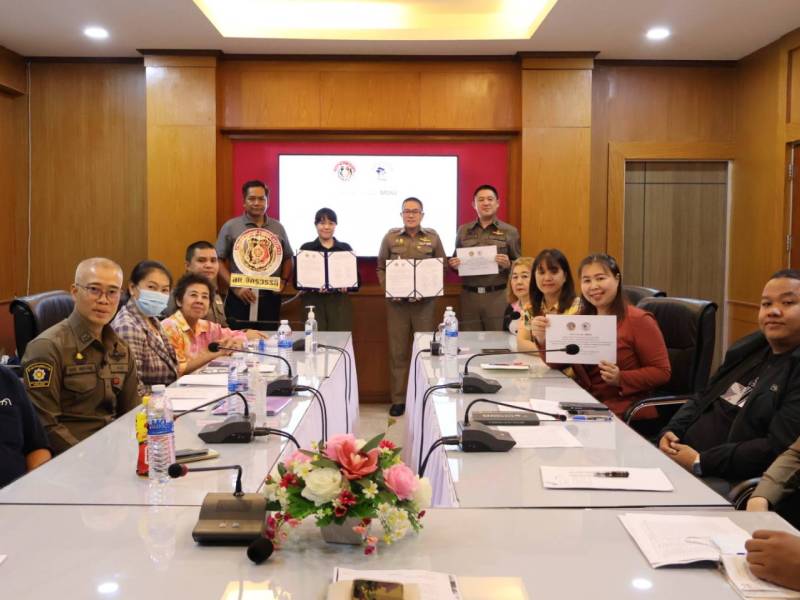 สน.จักรวรรดิ ร่วมกับ สำนักงานเขตสัมพันธวงศ์ และผู้นำชุมชน จัดทำ MOU ร่วมป้องกันและปราบปรามอาชญากรรม