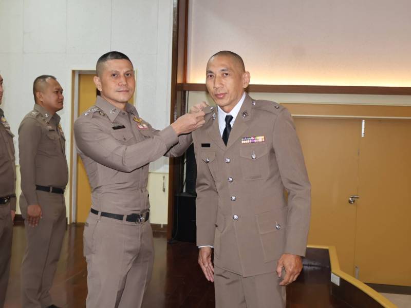 ผกก.สน.จักรวรรดิ เป็นประธานพิธีประดับยศข้าราชการตำรวจ 14 นาย พร้อมให้โอวาท "ครองตน ครองคน ครองงาน" เพื่อเกียรติยศและขวัญกำลังใจ