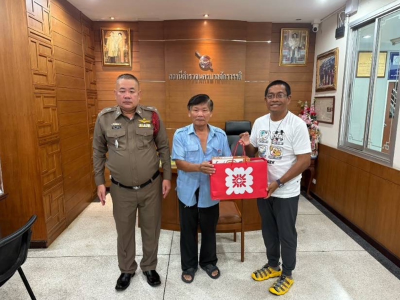 พ.ต.ท.สมพร สว.(สอบสวน) ช่วยประชาชนลืมของไว้บนแท็กซี่ เร่งประสานตามคืนได้ของครบถ้วน