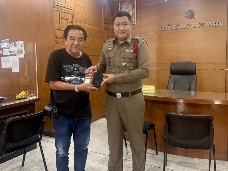 ร.ต.อ.ศุภชัย รอง สว.(สอบสวน) ช่วยประชาชนทำโทรศัพท์มือถือหายบนแท็กซี่ ประสานตามคืนได้ของครบถ้วน