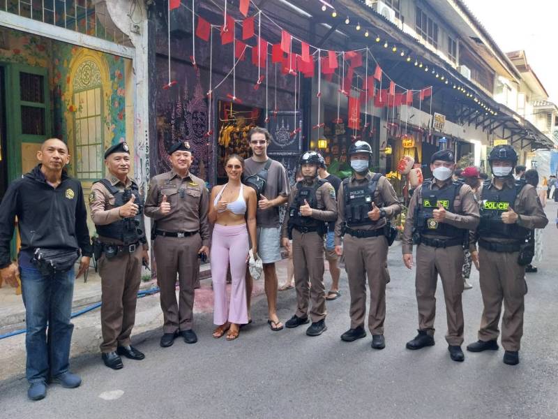 ส่งสายตรวจลุย "ถนนทรงวาด" แหล่งท่องเที่ยวดังระดับโลก คุมเข้มความปลอดภัย-เตือนภัยมิจฉาชีพ