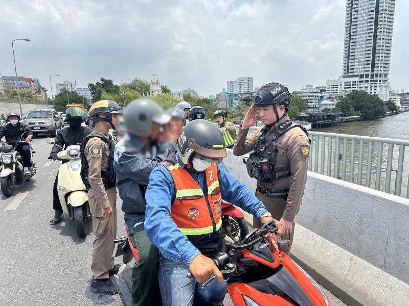 "ทุกชีวิตมีความหมาย" สน.จักรวรรดิ ใช้หลักจิตวิทยาเจรจาช่วยชีวิตประชาชนรอดปลอดภัย ย้ำตำรวจพร้อมเคียงข้างทุกวิกฤต