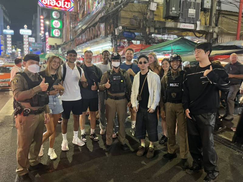 "ยินดีต้อนรับสู่ไทย" สน.จักรวรรดิ ลุยเยาวราช! คุมเข้มความปลอดภัย ดูแลนักท่องเที่ยวตลอดย่าน