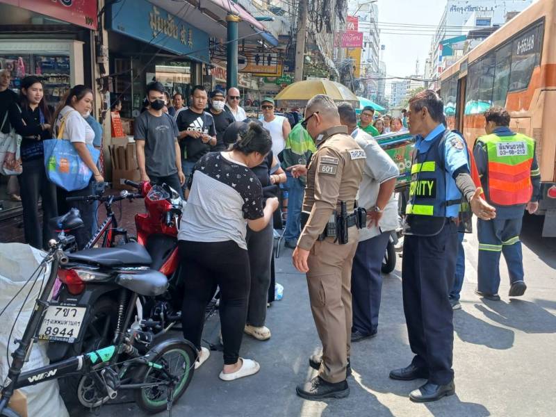 จราจรจักรวรรดิฮีโร่! ร.ต.อ.ตระกูล นำทีมจราจรโชว์ไหวพริบเด็ดขาด วิ่งไล่กวดรวบคาหนังคาเขาคนร้ายวิ่งราวสร้อยทองย่านสัมพันธวงศ์
